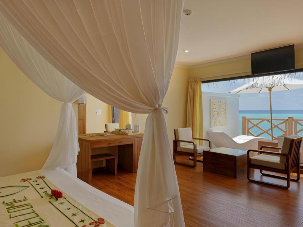 Angaga Island Resort And Spa Esterno foto