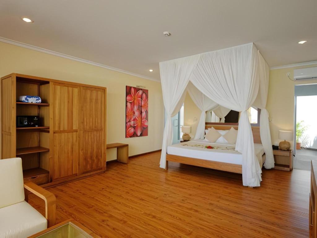 Angaga Island Resort And Spa Esterno foto