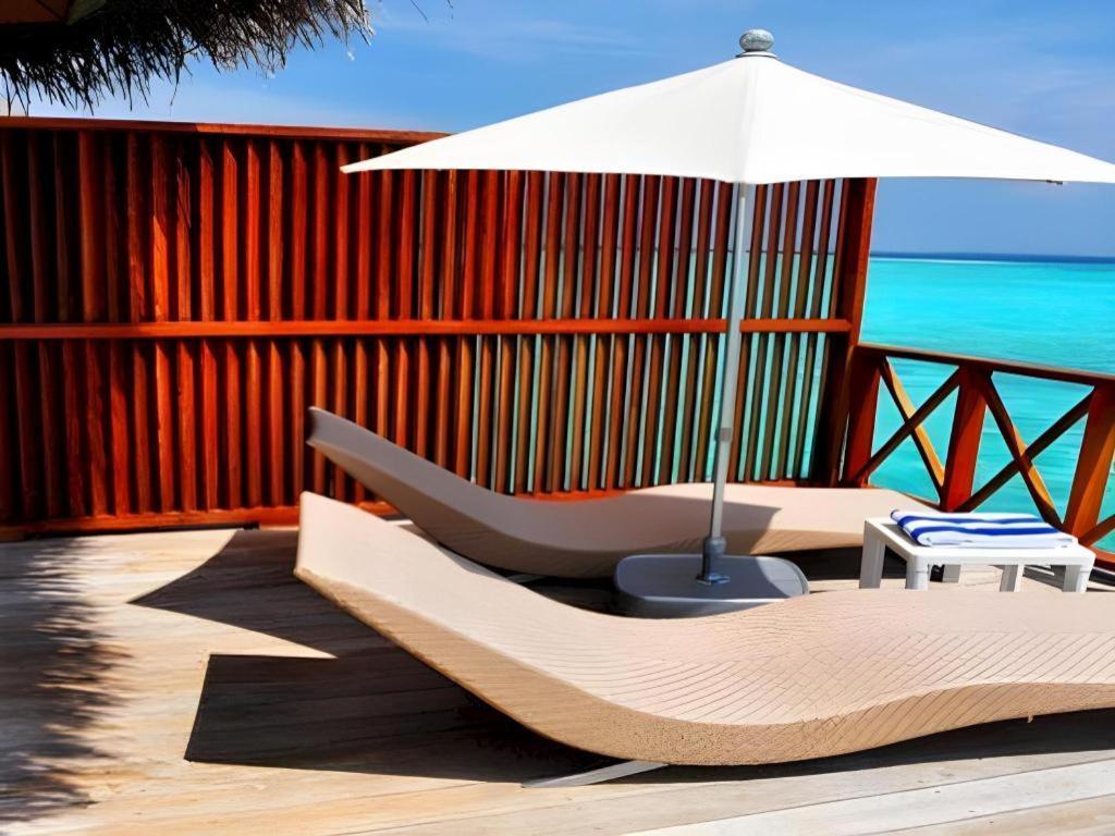 Angaga Island Resort And Spa Esterno foto