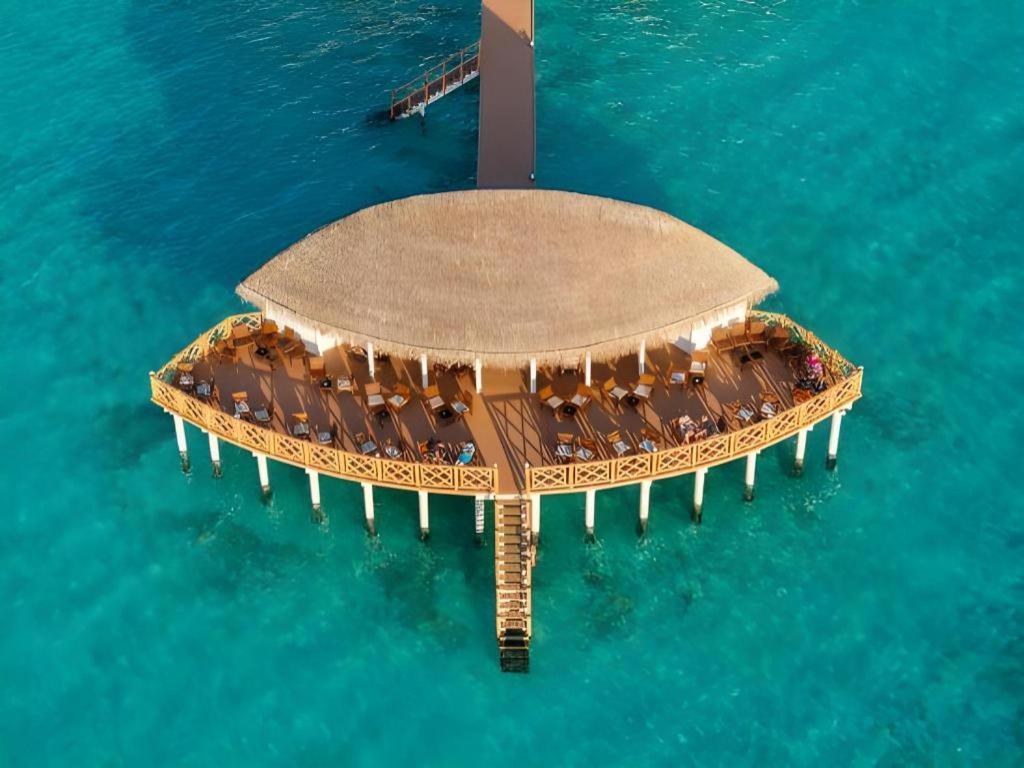Angaga Island Resort And Spa Esterno foto