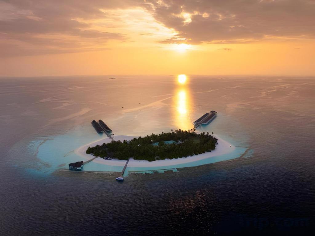 Angaga Island Resort And Spa Esterno foto