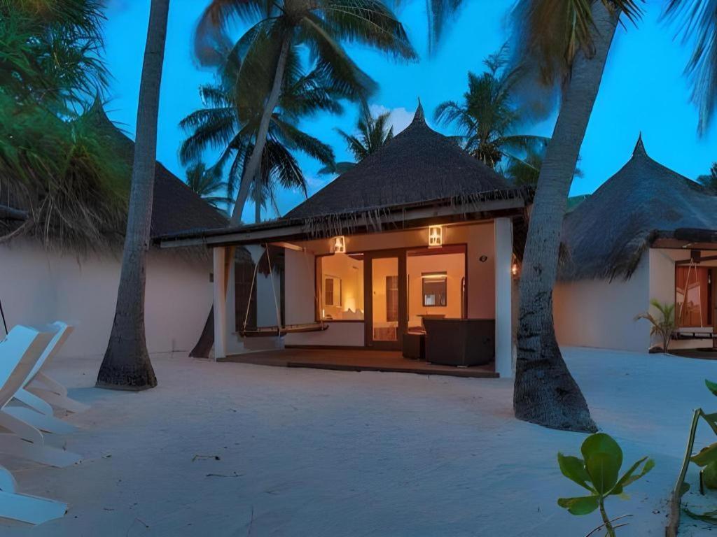 Angaga Island Resort And Spa Esterno foto