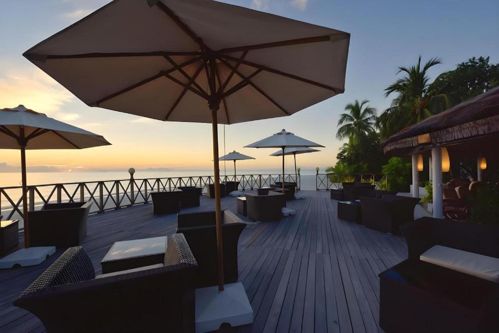 Angaga Island Resort And Spa Esterno foto