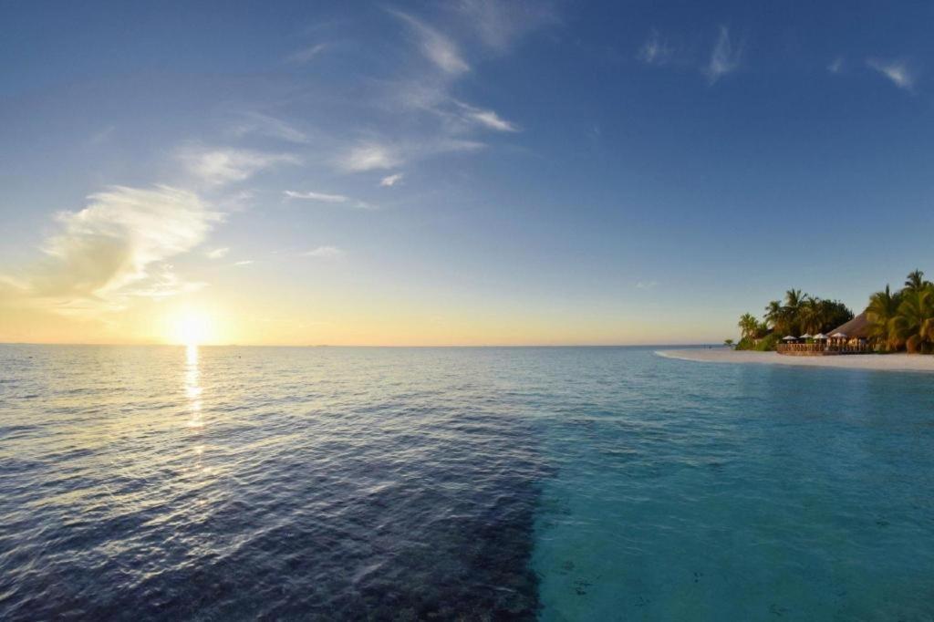 Angaga Island Resort And Spa Esterno foto