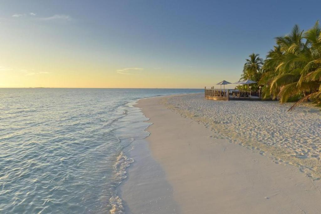 Angaga Island Resort And Spa Esterno foto