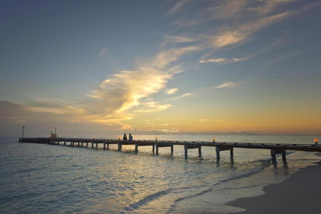 Angaga Island Resort And Spa Esterno foto