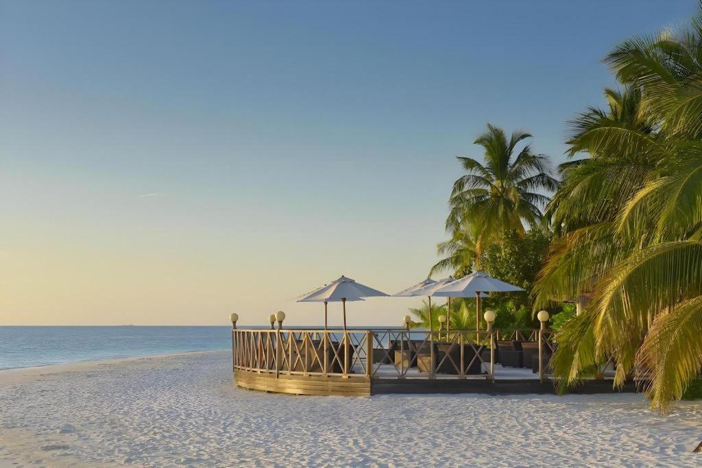 Angaga Island Resort And Spa Esterno foto
