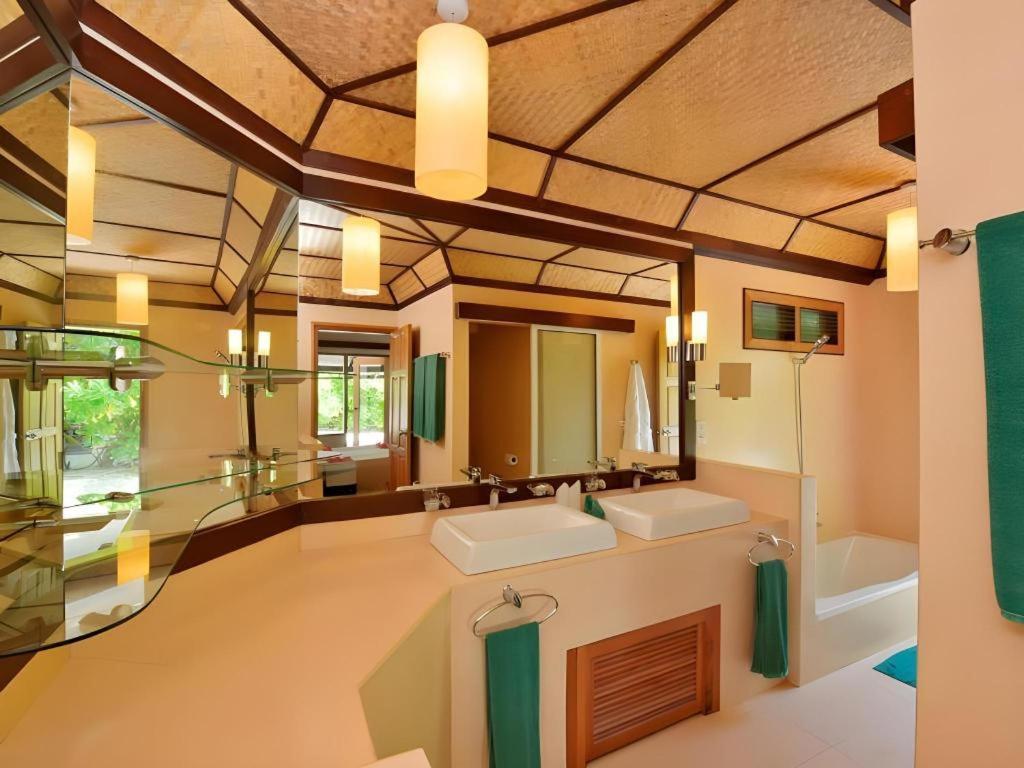 Angaga Island Resort And Spa Esterno foto