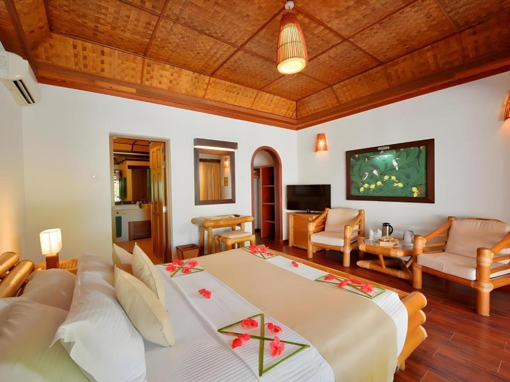 Angaga Island Resort And Spa Esterno foto