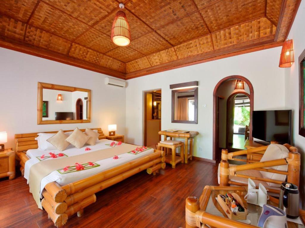 Angaga Island Resort And Spa Esterno foto