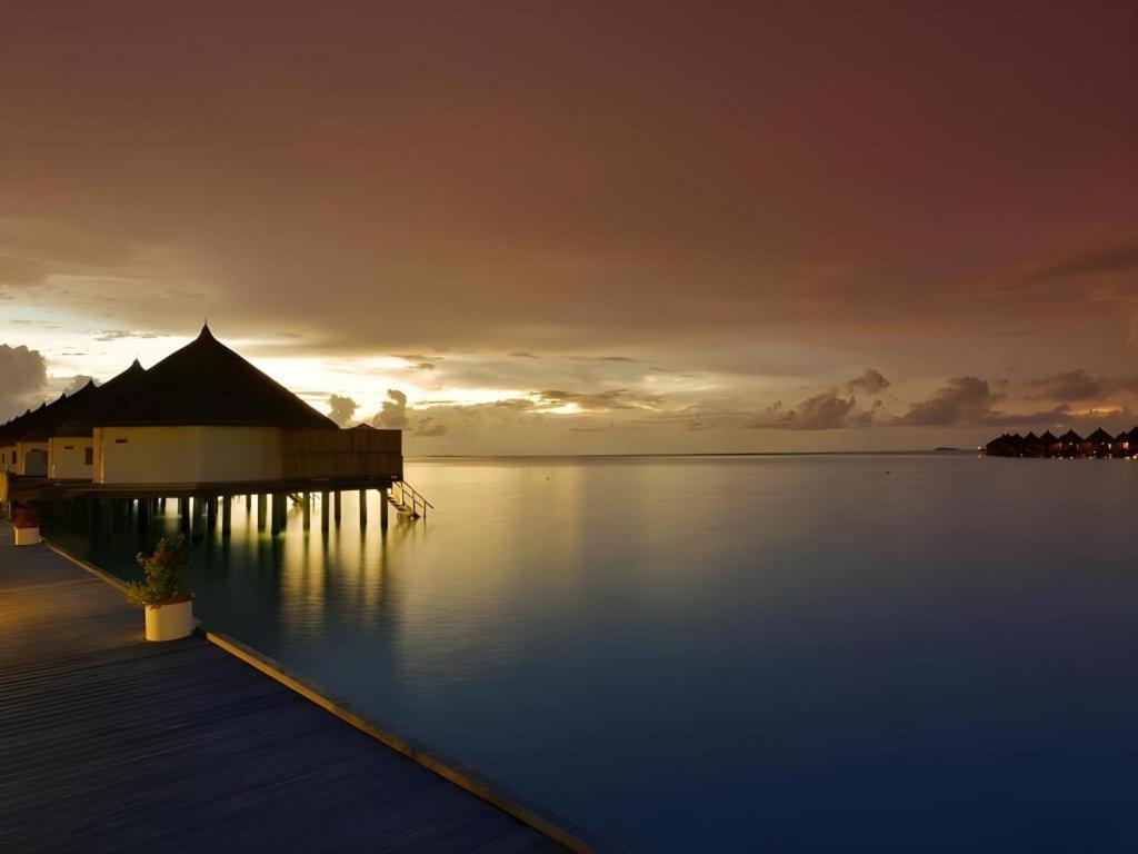 Angaga Island Resort And Spa Esterno foto