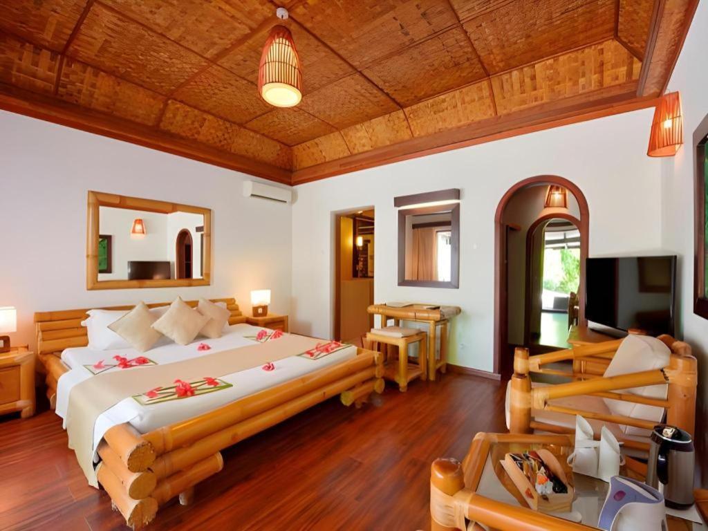Angaga Island Resort And Spa Esterno foto