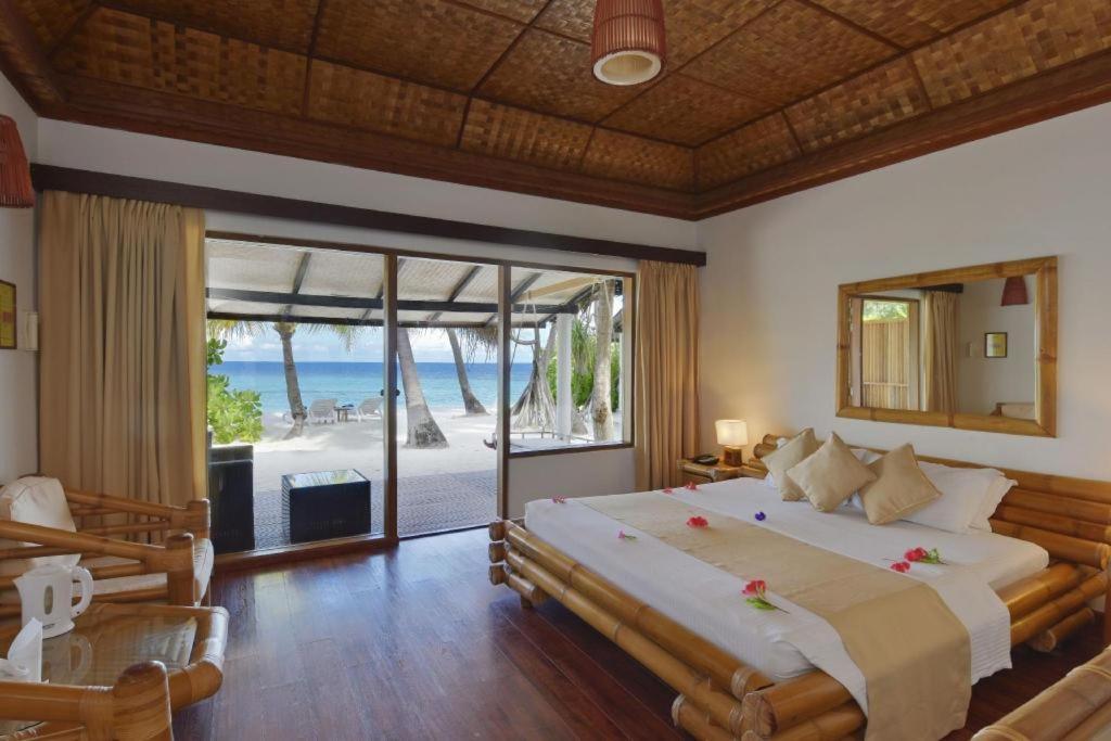 Angaga Island Resort And Spa Esterno foto