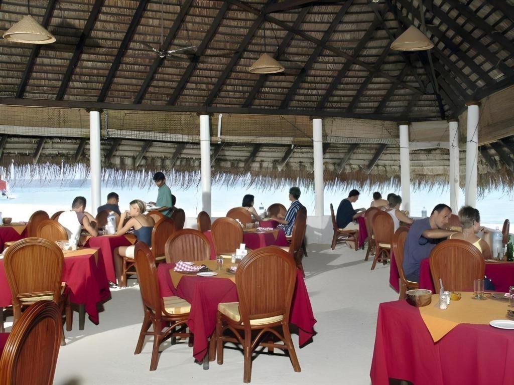 Angaga Island Resort And Spa Esterno foto